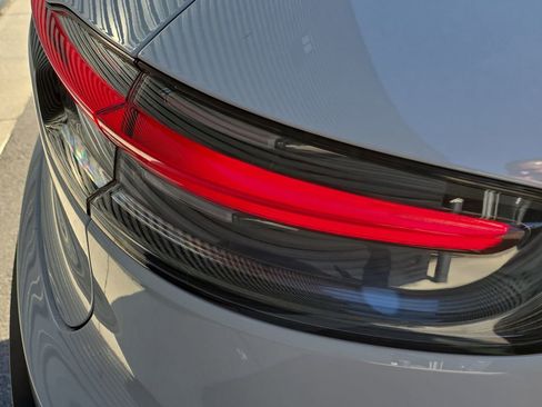 Certified 2022 Porsche Macan Base image 16