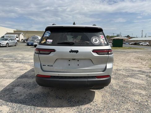 Used 2022 Jeep Grand Cherokee L Laredo image 4