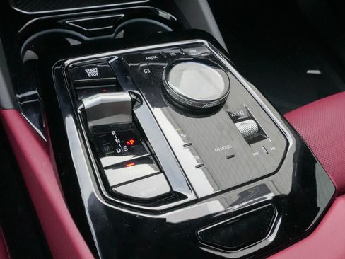 Certified 2024 BMW 530i w/ Premium Package image 27