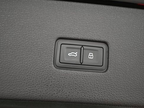 Used 2022 Audi Q8 Premium Plus w/ Premium Plus Package image 21