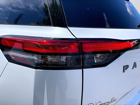 New 2026 Nissan Pathfinder Platinum AWD/4WD image 14
