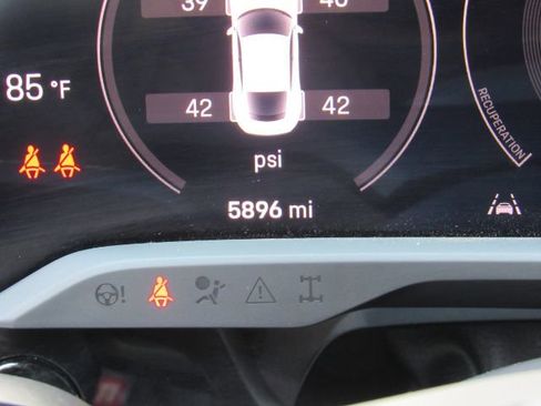 Used 2022 Porsche Taycan 4S image 40