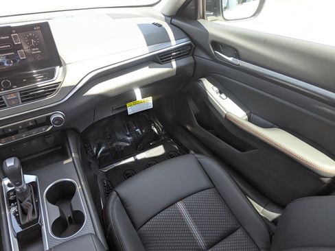 New 2026 Nissan Altima 2.5 SR FWD image 16
