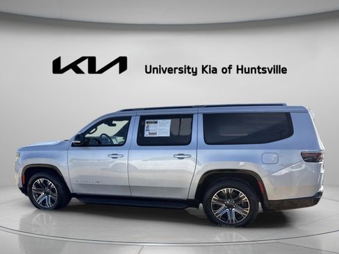 Used 2024 Jeep Wagoneer L Series II w/ Flexible Seating Group image 4