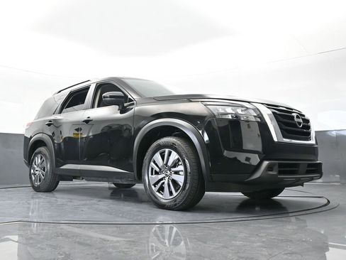 Used 2025 Nissan Pathfinder SV image 65
