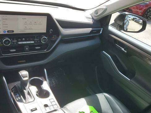 Used 2023 Toyota Highlander Limited FWD image 21