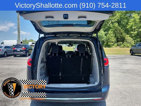 Certified 2023 Chrysler Pacifica Touring-L FWD image 29