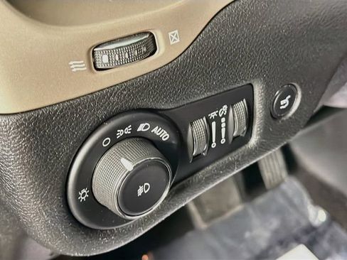 Used 2018 Jeep Cherokee Limited AWD/4WD image 10