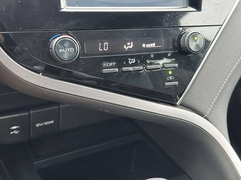 Used 2018 Toyota Camry SE FWD image 22