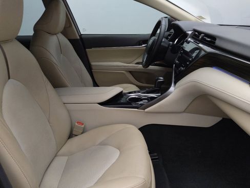 Used 2020 Toyota Camry XLE image 21