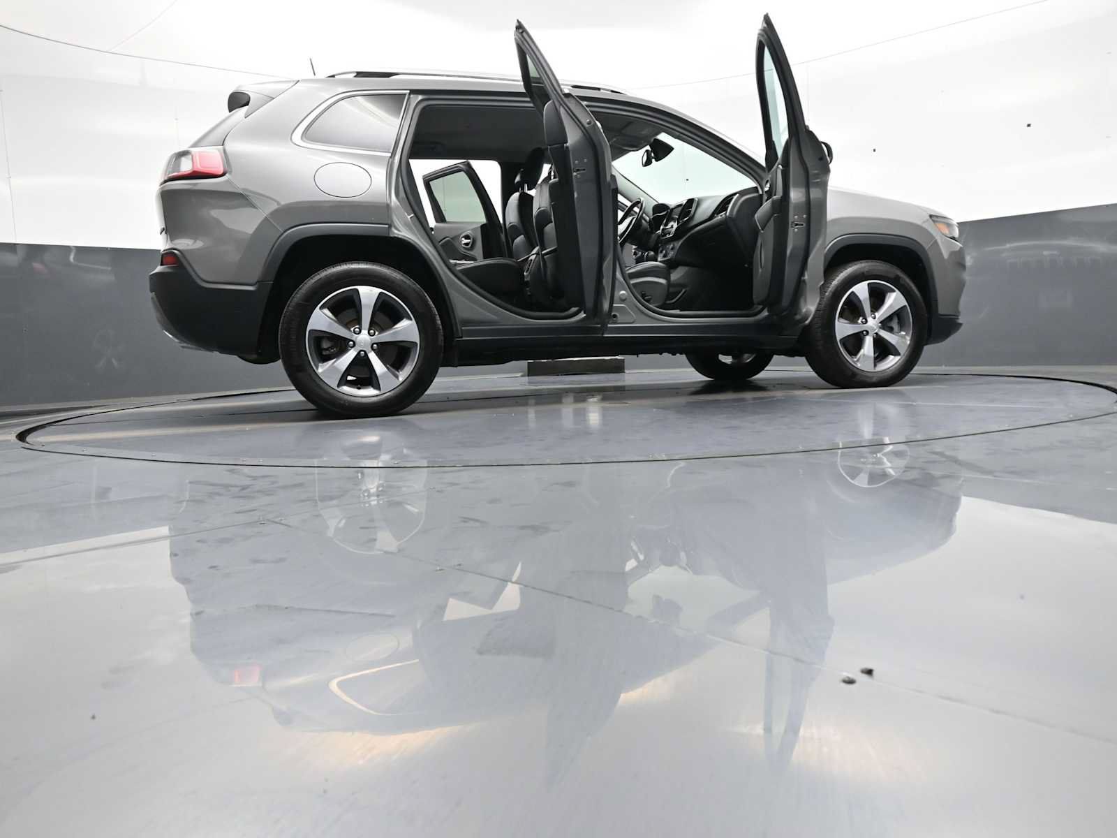 Used 2020 Jeep Cherokee Limited AWD/4WD image 48