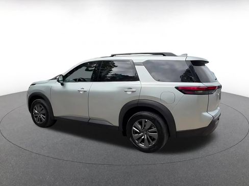 Used 2025 Nissan Pathfinder SV FWD image 8