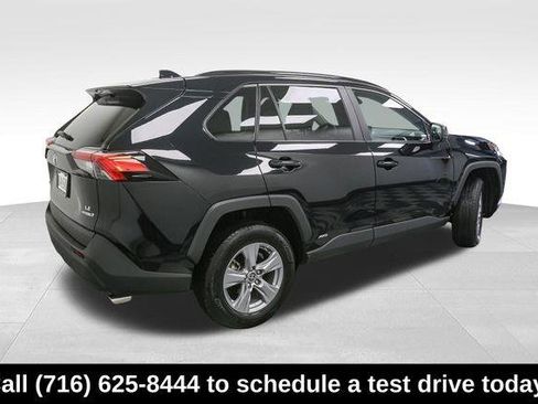 Used 2022 Toyota RAV4 LE image 9