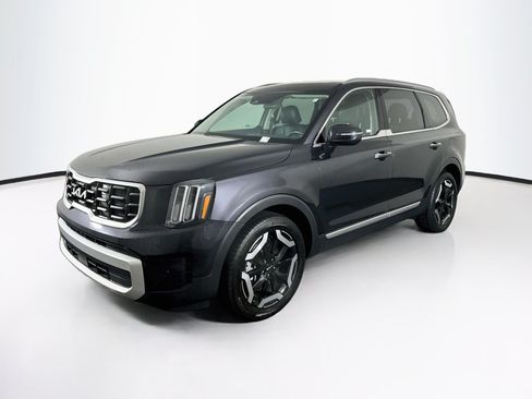 Used 2025 Kia Telluride S FWD image 3