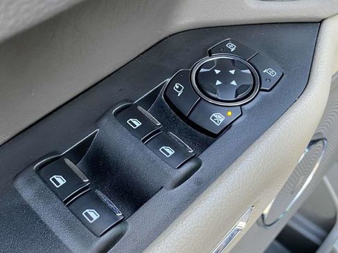 Used 2021 Ford Expedition XLT image 23