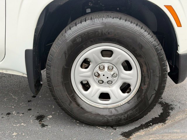 Used 2022 Nissan Frontier S AWD/4WD image 16
