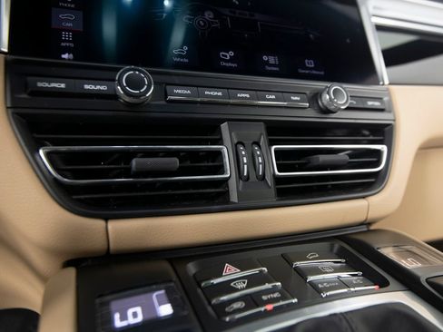 Certified 2021 Porsche Macan S AWD/4WD image 34