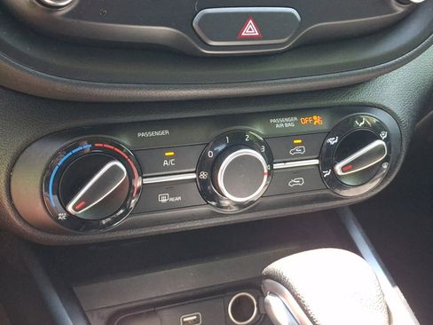 Used 2020 Kia Soul LX FWD image 17