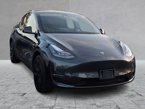 Used 2024 Tesla Model Y Long Range image 1