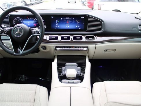 Used 2025 Mercedes-Benz GLE 580 4MATIC image 17