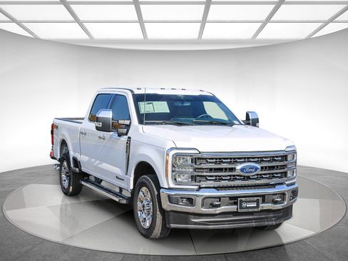 Used 2024 Ford F250 Lariat w/ Chrome Package image 5