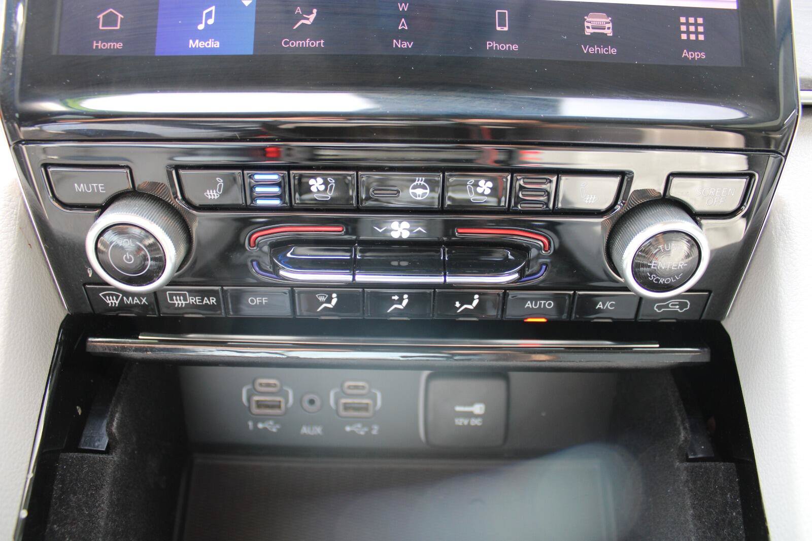 Certified 2022 Jeep Grand Cherokee L Overland w/ Advanced Protech Group III AWD/4WD image 23