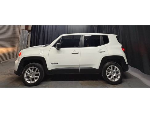 Used 2023 Jeep Renegade Latitude AWD/4WD image 8
