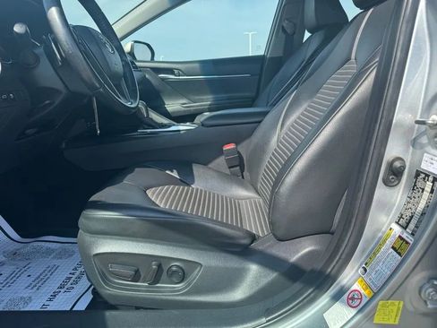 Used 2018 Toyota Camry SE image 9