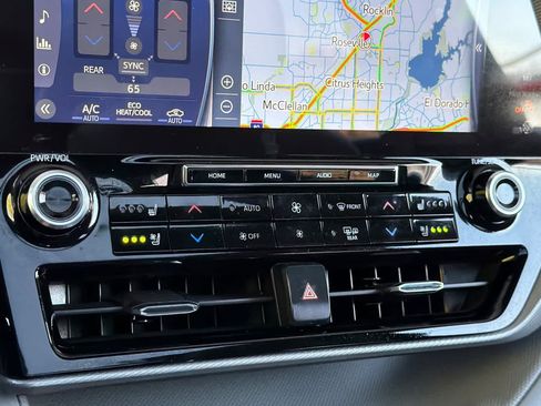 Used 2021 Toyota Highlander Platinum FWD image 23