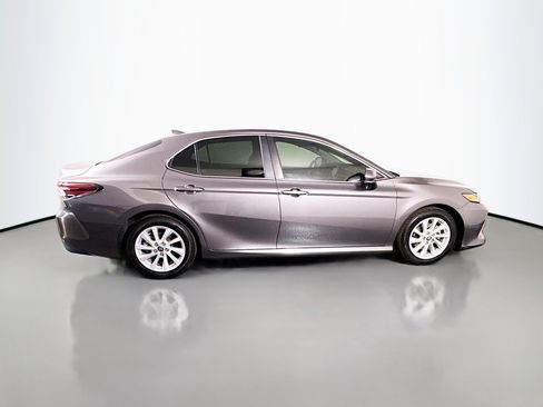 Used 2022 Toyota Camry LE w/ Convenience Package image 11