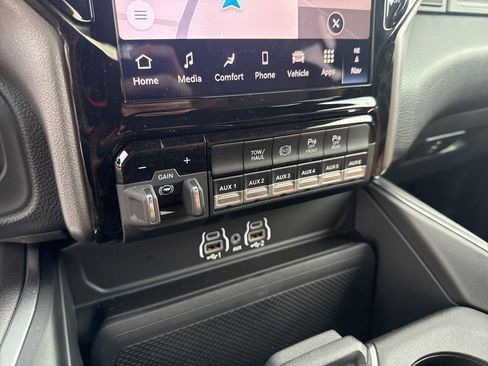 New 2025 RAM 2500 Big Horn AWD/4WD image 18