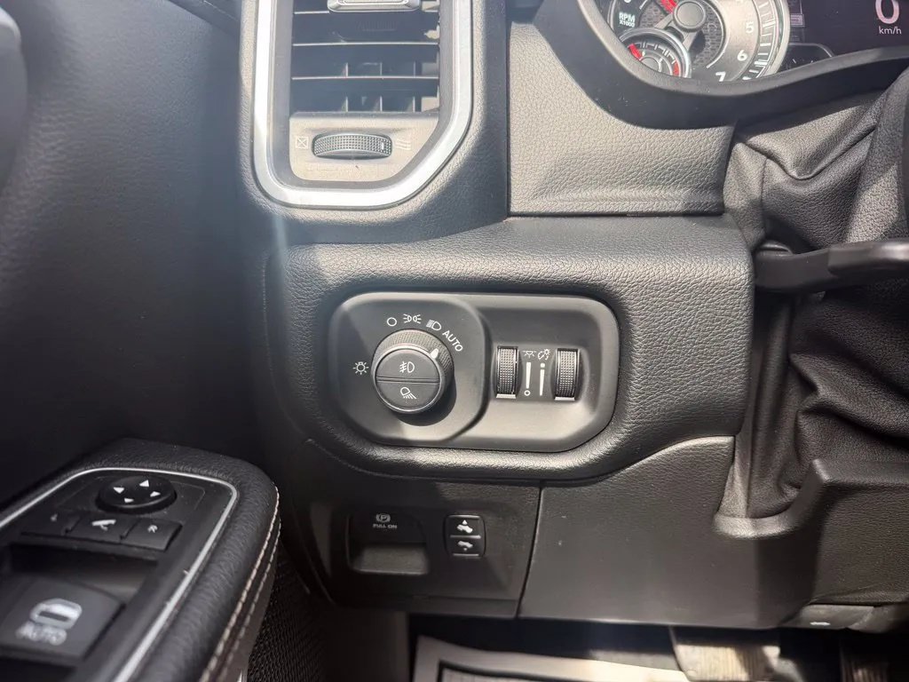 Used 2021 RAM 1500 Laramie w/ Sport Appearance Package AWD/4WD image 14
