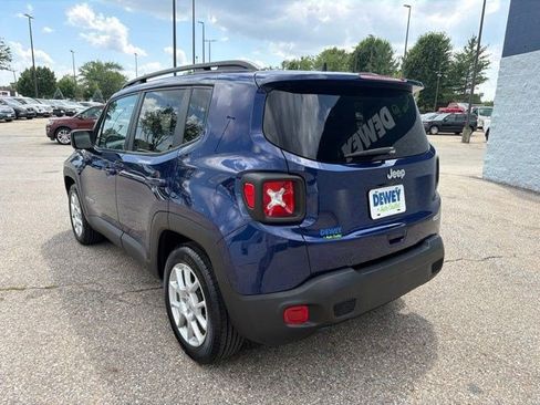 Used 2019 Jeep Renegade Latitude FWD image 3