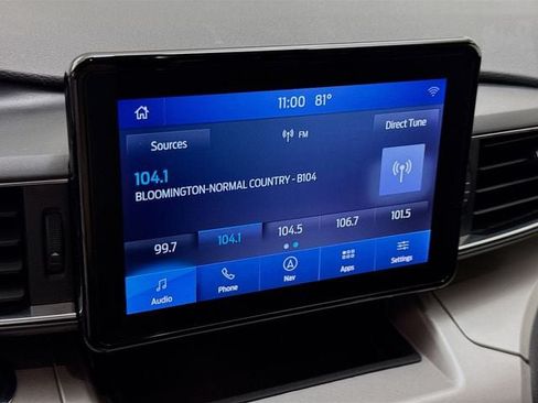 Used 2021 Ford Explorer XLT w/ Equipment Group 202A AWD/4WD image 16