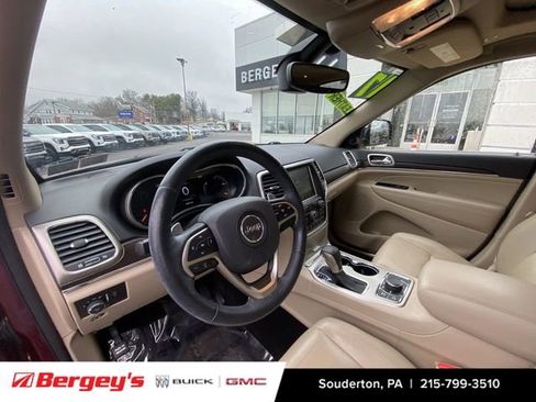 Used 2017 Jeep Grand Cherokee Limited w/ Trailer Tow Group IV image 12