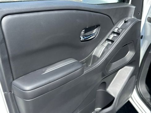 New 2025 Nissan Frontier SV w/ SV Convenience Package image 10