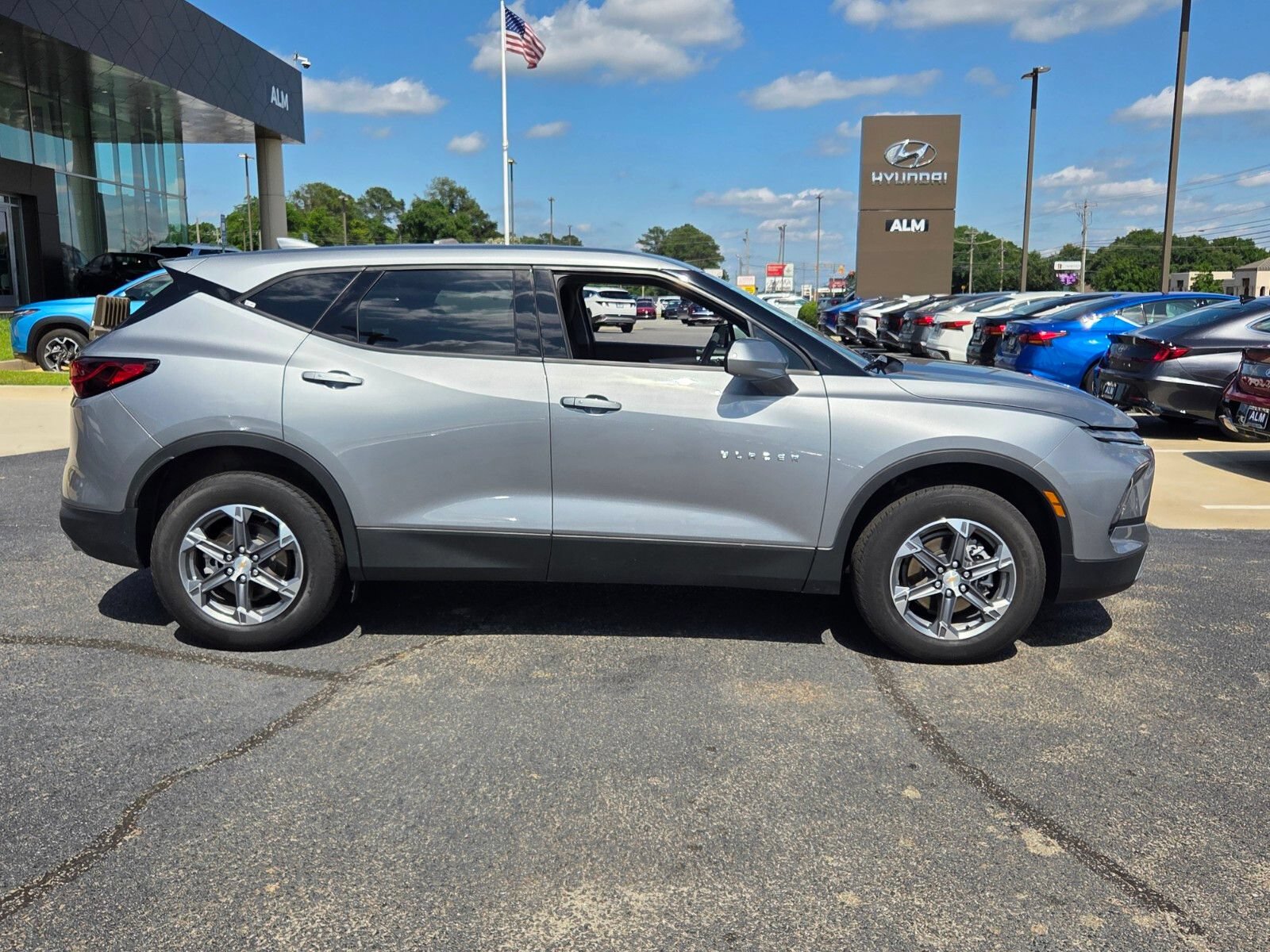 Used 2025 Chevrolet Blazer LT FWD image 13