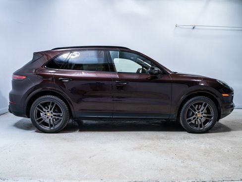 Used 2023 Porsche Cayenne Platinum Edition image 8