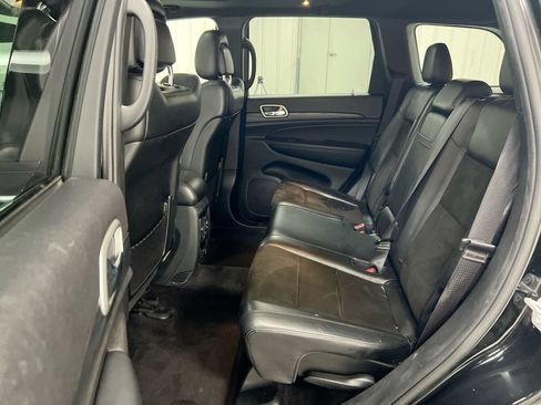 Used 2019 Jeep Grand Cherokee Altitude AWD/4WD image 23