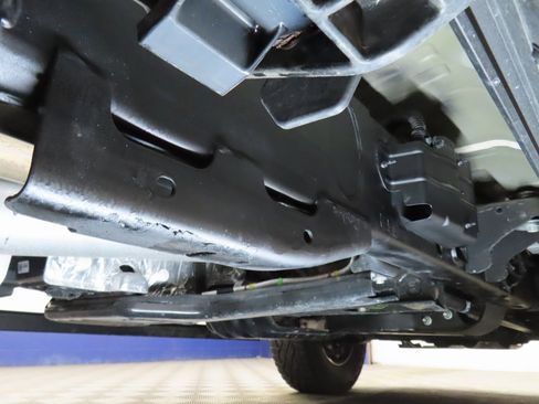 Used 2025 Chevrolet Silverado 2500 ZR2 w/ Technology Package image 11