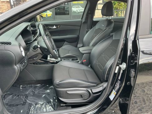 Used 2023 Kia Forte GT-Line w/ GT-Line Premium Package FWD image 9