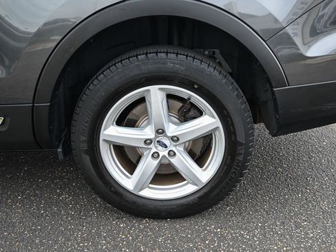 Used 2017 Ford Explorer XLT w/ Equipment Group 201A AWD/4WD image 13