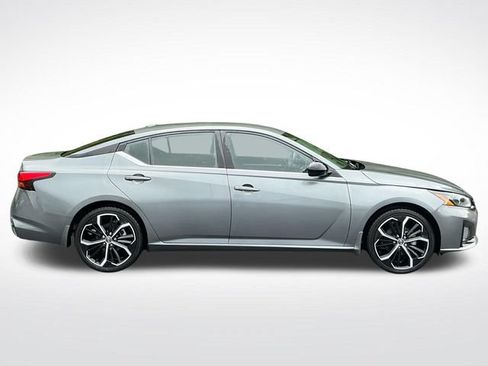 Used 2023 Nissan Altima 2.5 SR FWD image 8