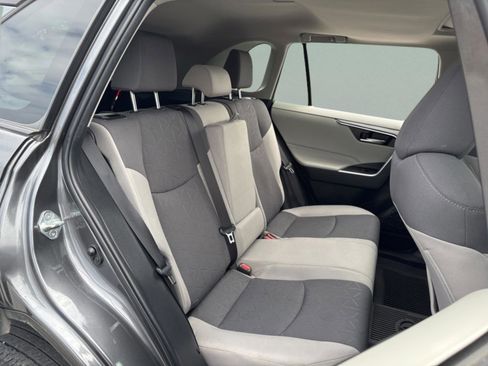 Used 2022 Toyota RAV4 XLE w/ Convenience Package image 32