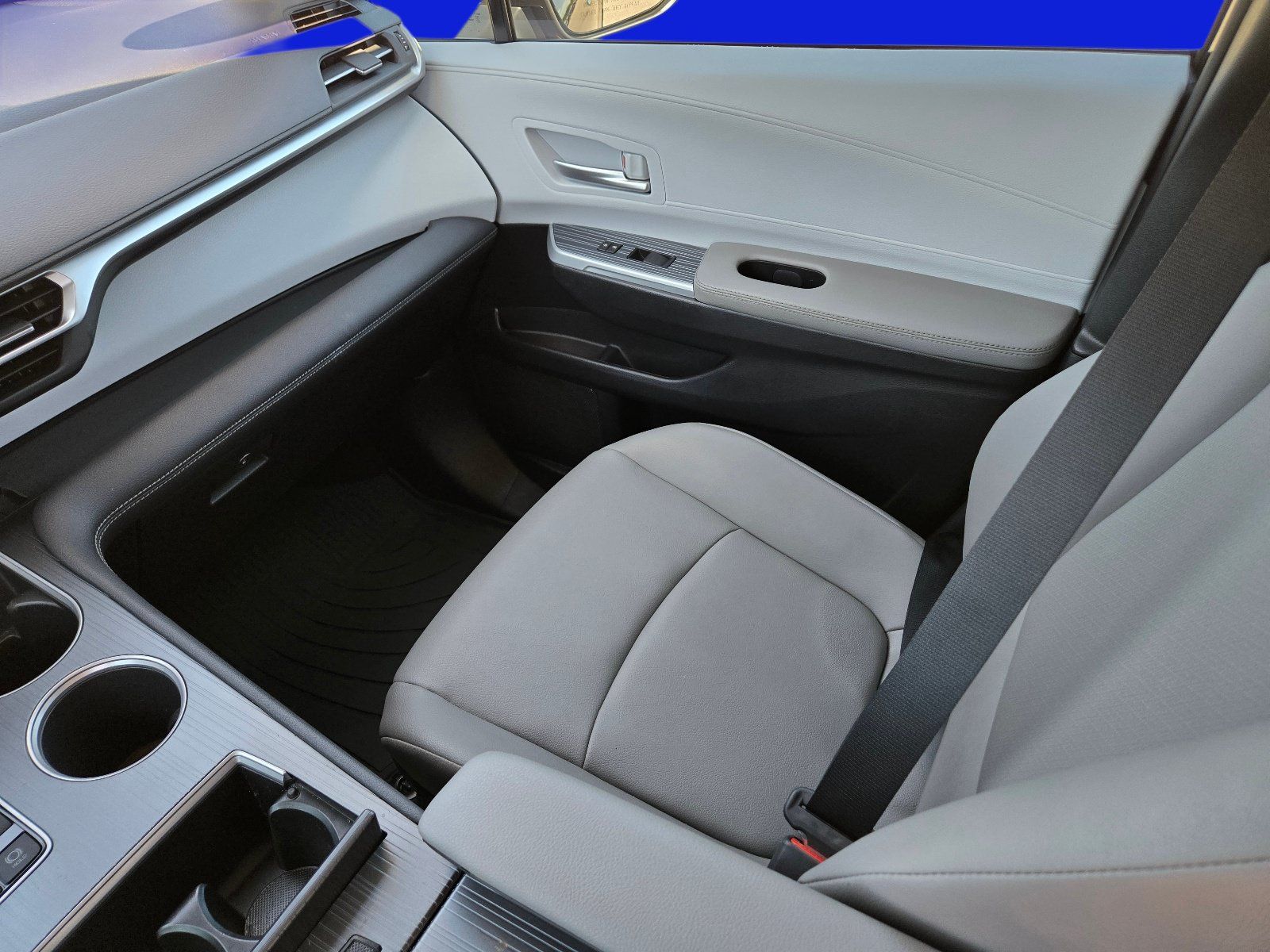 Used 2026 Toyota Sienna XLE FWD image 20