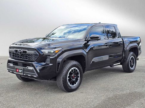 Used 2025 Toyota Tacoma TRD Off-Road w/ TRD Off Road Premium Package image 3