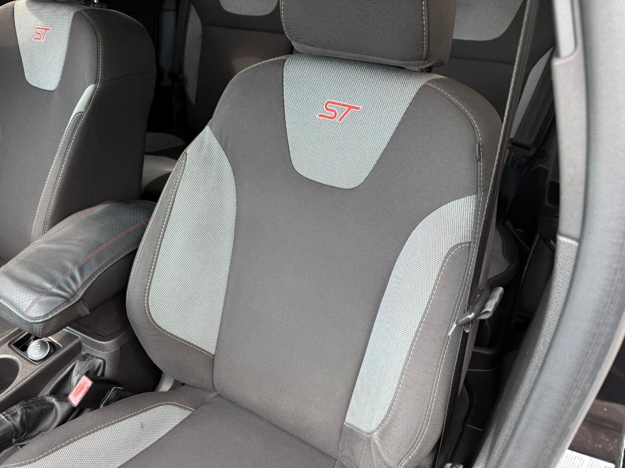 Used 2013 Ford Focus ST FWD image 26