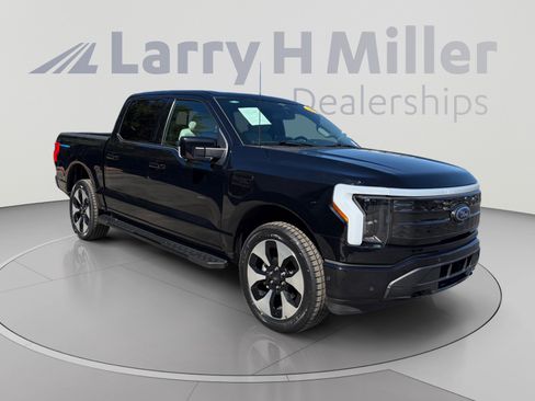 Used 2023 Ford F150 Lightning Platinum AWD/4WD image 7