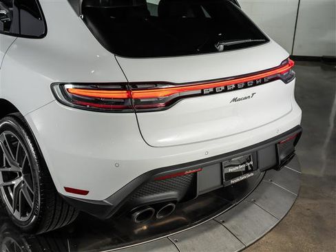 Certified 2026 Porsche Macan AWD/4WD image 30