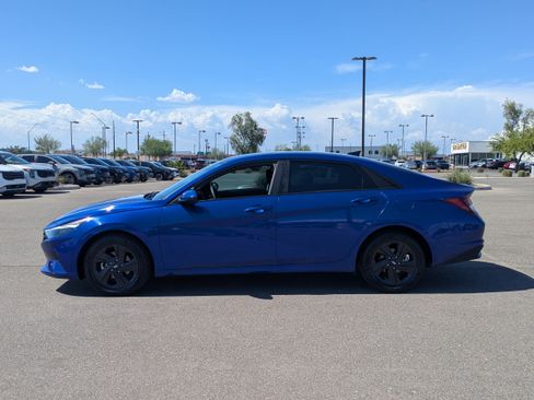 Used 2023 Hyundai Elantra SEL FWD image 2
